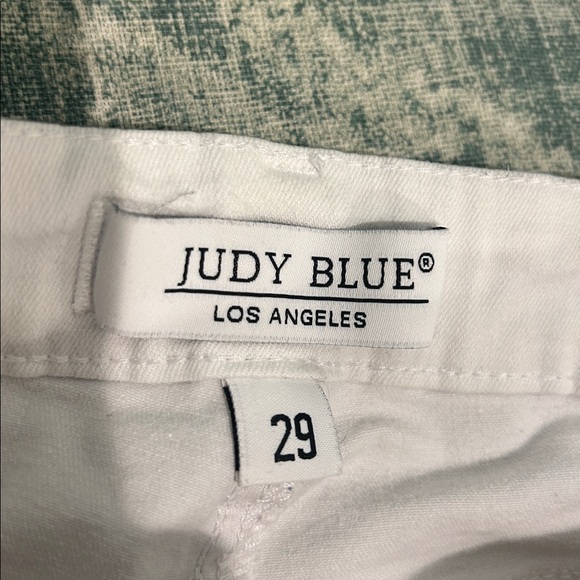 Judy Blue White Jean Shorts - Picture 3 of 4